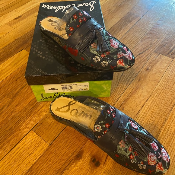 Like new, worn 4 times. Sam Edelman slides - Picture 1 of 4